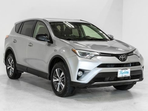 Used 2018 Toyota RAV4 XLE AWD/4WD image 6