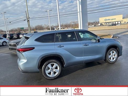 Used 2023 Toyota Highlander LE image 6