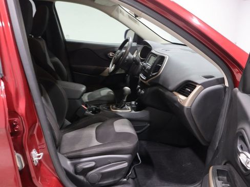 Used 2017 Jeep Cherokee Sport AWD/4WD image 21