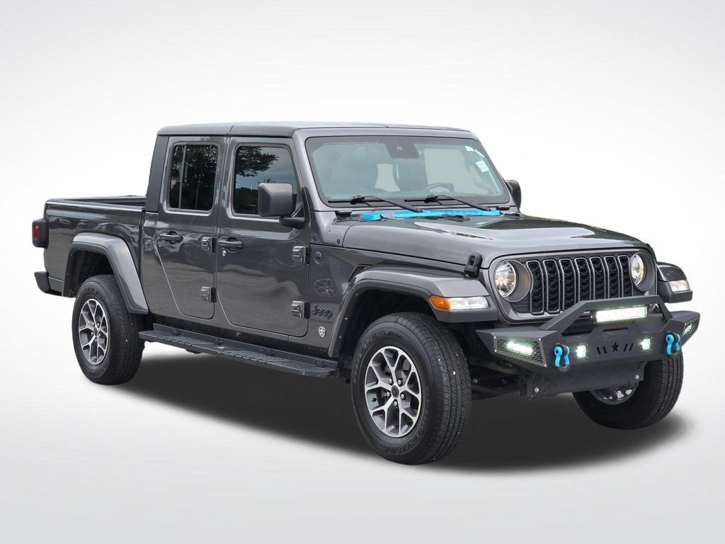 Used 2024 Jeep Gladiator Sport AWD/4WD image 13