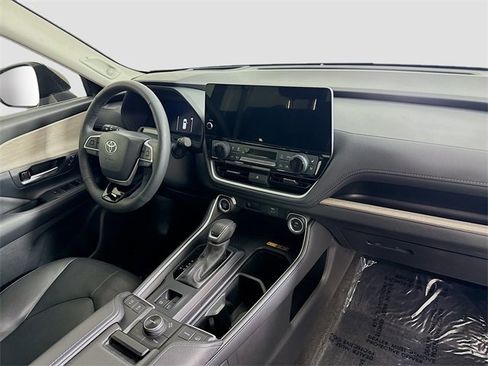 Used 2024 Toyota Grand Highlander Platinum image 30