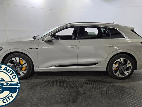 Used 2022 Audi e-tron Premium AWD/4WD image 4