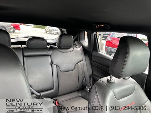 Used 2025 Jeep Compass Trailhawk AWD/4WD image 18