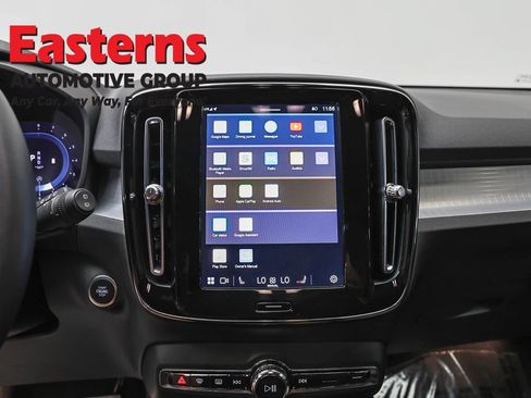 Used 2023 Volvo XC40 B5 Core AWD/4WD image 12