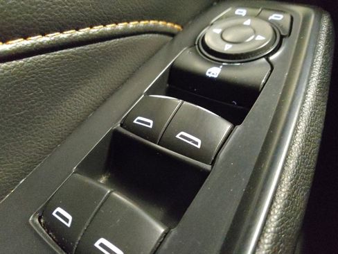 Used 2021 Chevrolet Traverse LS FWD image 27