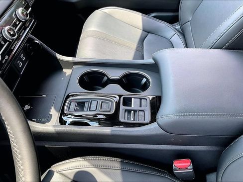 Used 2025 Honda Pilot Touring image 15