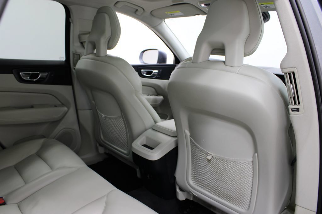 Used 2018 Volvo XC60 T6 Momentum w/ Convenience Package AWD/4WD image 22