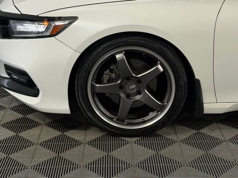 Used 2018 Honda Accord Touring image 13