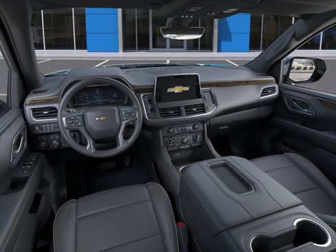 Used 2024 Chevrolet Suburban Premier w/ Premium Package AWD/4WD image 15
