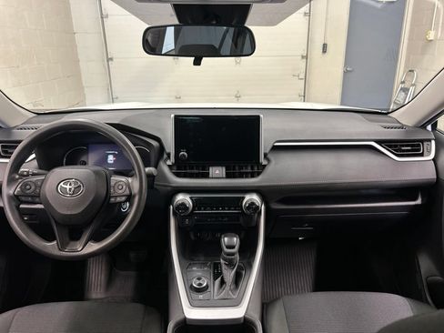 Used 2024 Toyota RAV4 LE AWD/4WD image 18