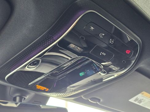 Used 2025 Mercedes-Benz GLC 300 4MATIC image 30