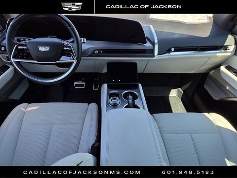 New 2026 Cadillac Vistiq Luxury w/ LPO, Floor Liner Package AWD/4WD image 7