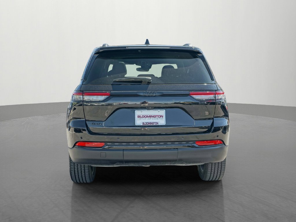 Used 2024 Jeep Grand Cherokee Altitude AWD/4WD image 6