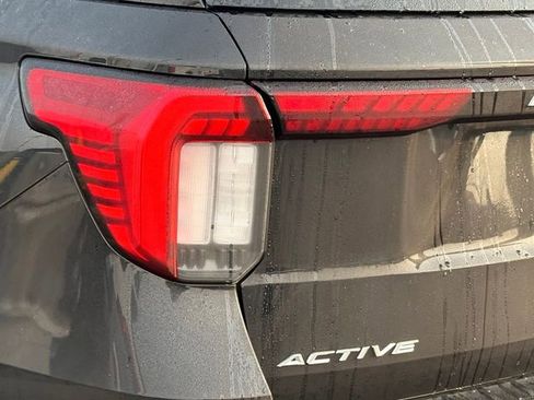 New 2026 Ford Explorer Active w/ Active Comfort Package image 8