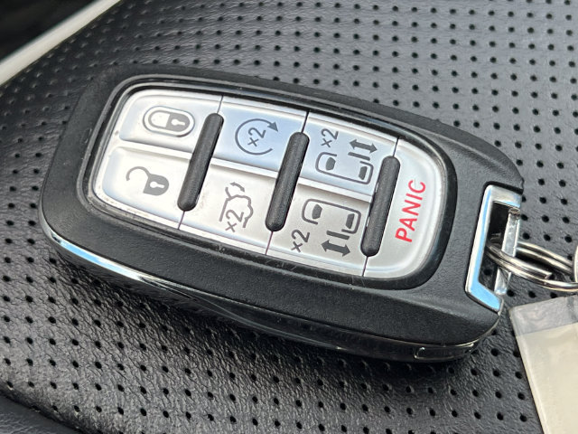 Used 2024 Chrysler Pacifica Limited FWD image 35