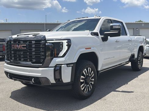 Used 2024 GMC Sierra 2500 Denali Ultimate AWD/4WD image 13