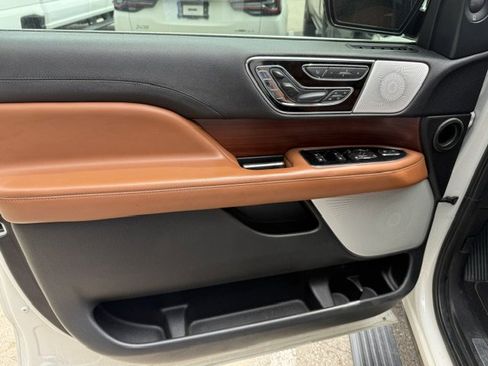 Used 2021 Lincoln Navigator Reserve w/ Luxury Package image 4