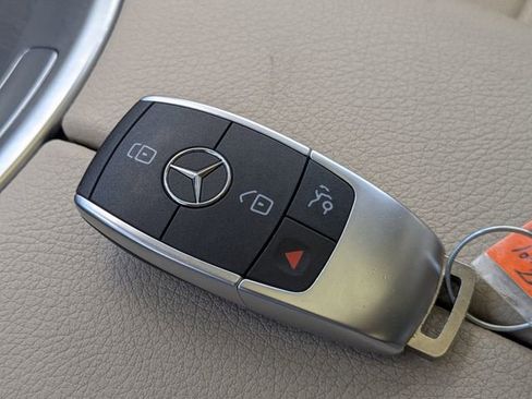 Used 2021 Mercedes-Benz GLC 300 image 32