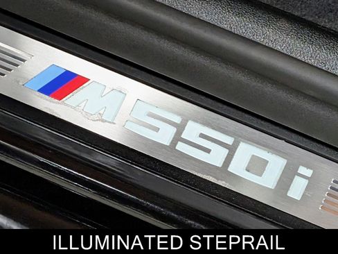 Used 2022 BMW M550i xDrive image 15