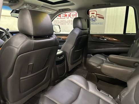 Used 2017 Cadillac Escalade Luxury AWD/4WD image 17