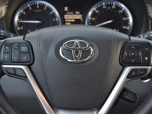 Used 2018 Toyota Highlander XLE AWD/4WD image 56