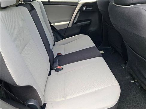 Used 2017 Toyota RAV4 XLE FWD image 19