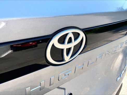 Certified 2024 Toyota Grand Highlander AWD image 30