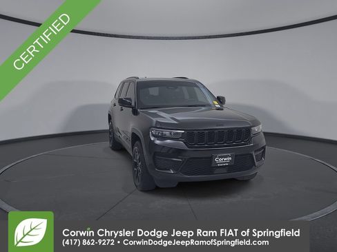 Used 2024 Jeep Grand Cherokee Altitude AWD/4WD image 4
