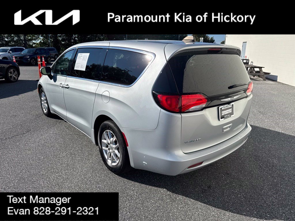 Used 2023 Chrysler Voyager LX FWD image 5