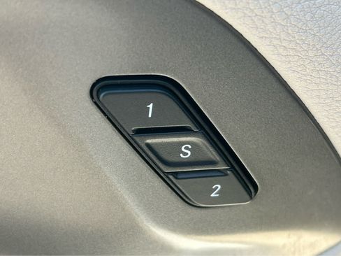 Used 2023 Chrysler Pacifica Touring-L FWD image 26