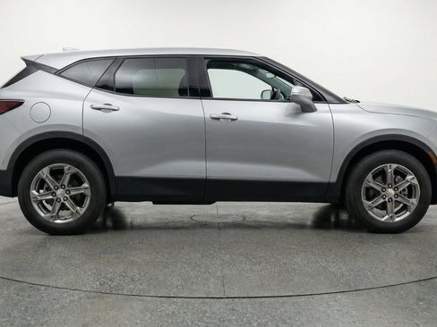 Used 2025 Chevrolet Blazer LT FWD image 11