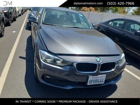 Used 2017 BMW 320i Sedan RWD image 2