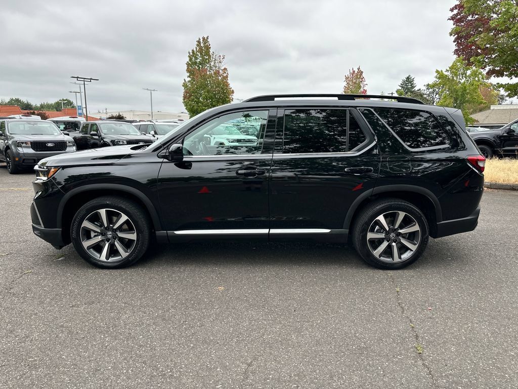 Used 2025 Honda Pilot Elite image 3