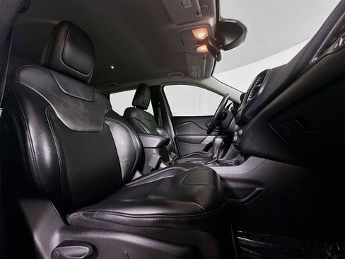 Used 2021 Jeep Cherokee Latitude Plus image 25