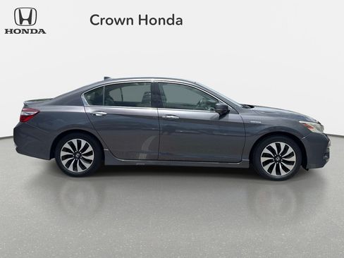 Used 2017 Honda Accord Touring image 4