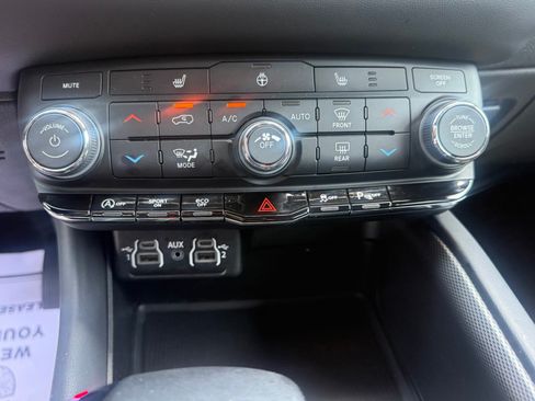 Used 2025 Dodge Durango GT AWD/4WD image 12