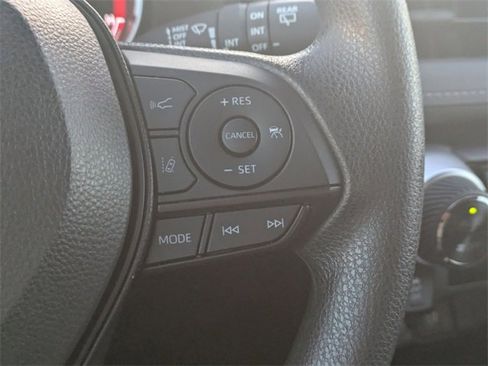 Used 2025 Toyota RAV4 XLE image 32