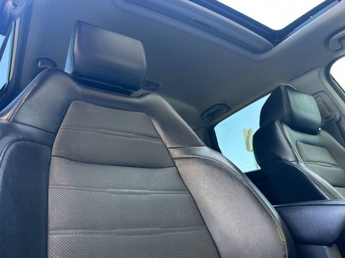 Used 2018 Honda CR-V Touring image 16