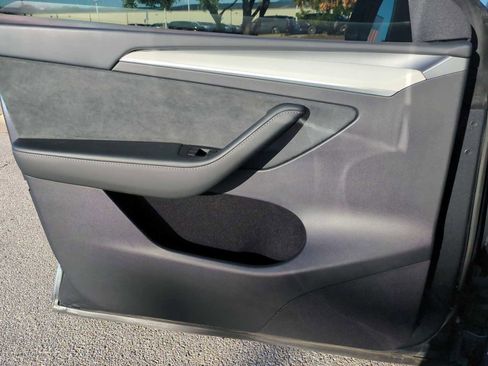 Used 2023 Tesla Model Y Performance image 21