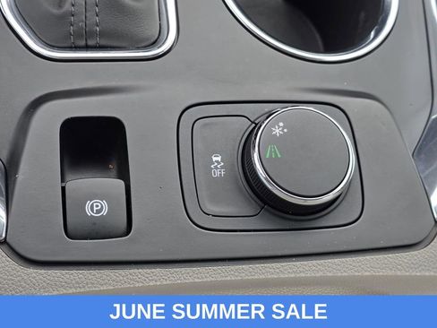Used 2018 Chevrolet Traverse LT FWD image 25