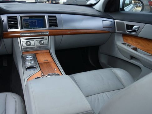 Used 2009 Jaguar XF Luxury image 32