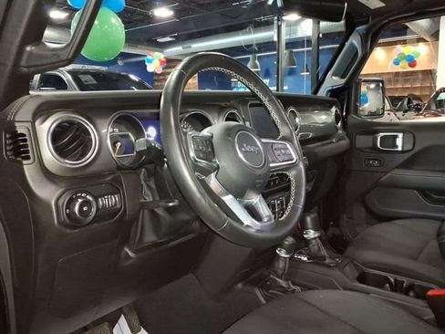 Used 2022 Jeep Wrangler Unlimited Sahara w/ Dual Top Group AWD/4WD image 17