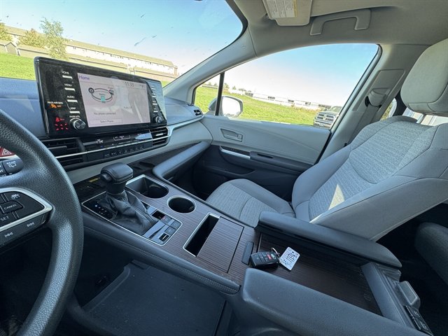 Used 2021 Toyota Sienna LE w/ LE Plus Package AWD/4WD image 12