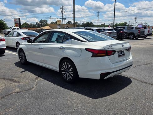 Used 2025 Nissan Altima 2.5 SV FWD image 9