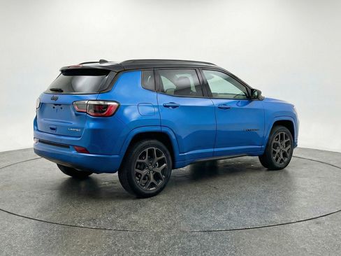 Used 2025 Jeep Compass Limited image 9