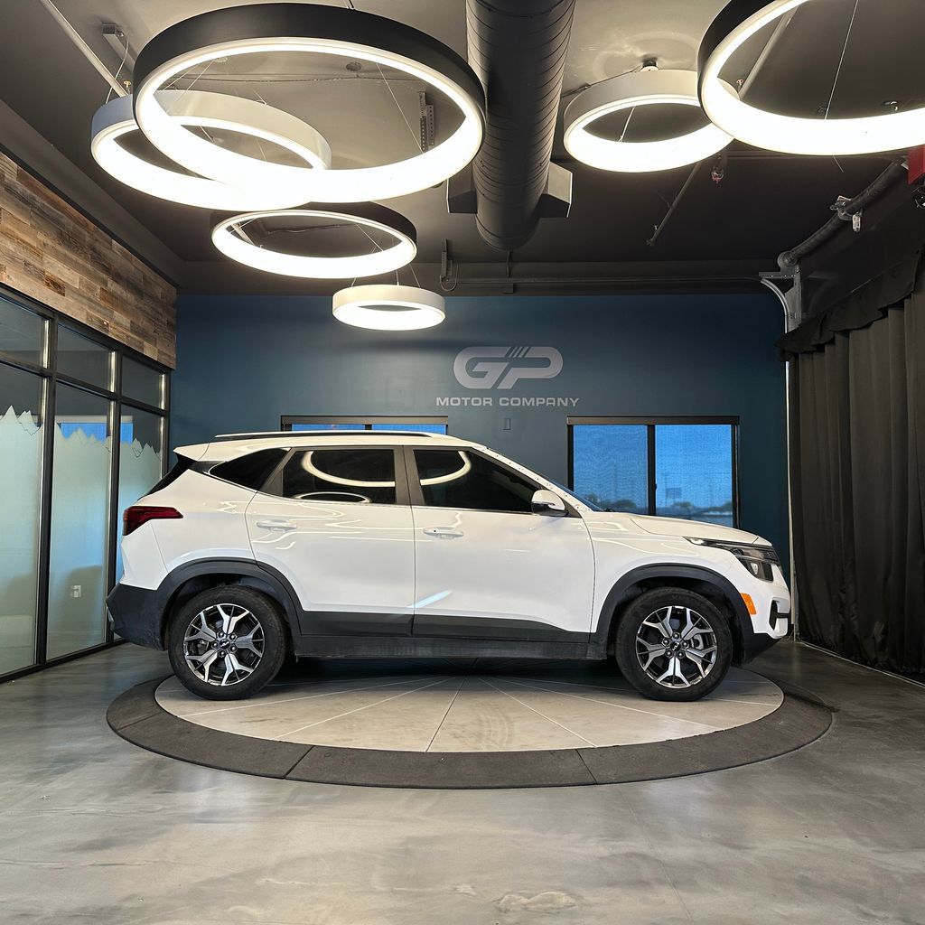 Used 2023 Kia Seltos EX AWD/4WD image 2