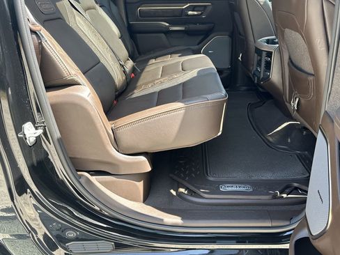 Used 2025 RAM 1500 Limited AWD/4WD image 16