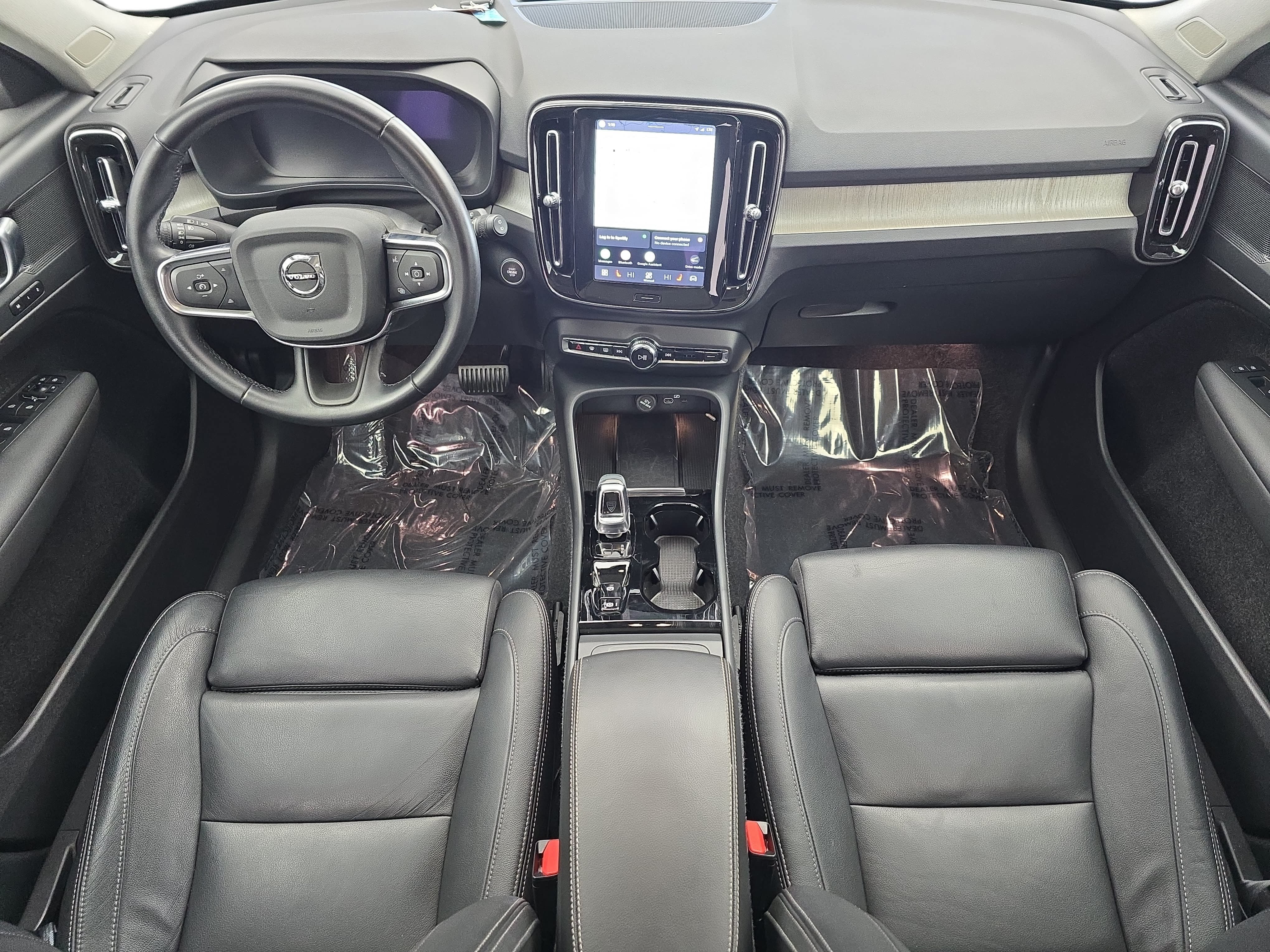 Used 2025 Volvo XC40 B5 Plus AWD/4WD image 9