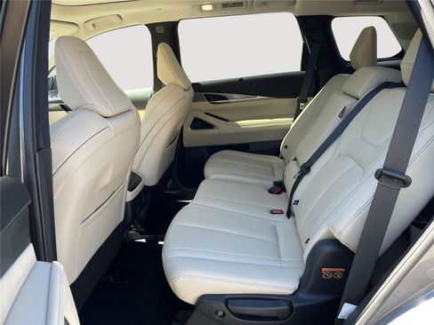 Certified 2025 INFINITI QX60 Luxe w/ Cargo Package image 4