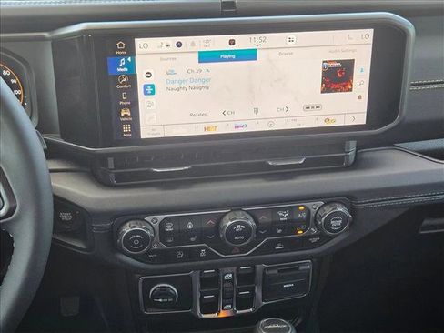 New 2025 Jeep Gladiator Sport image 13